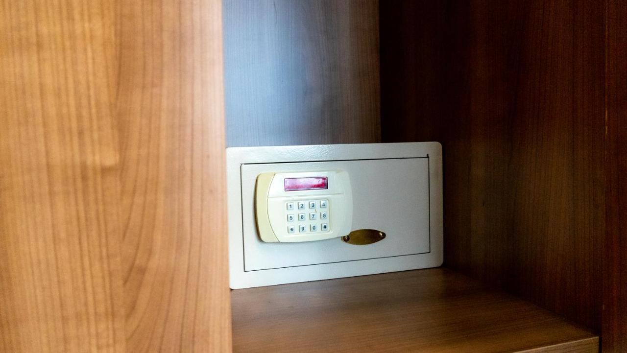 Bursa Suites Apart Otel Exterior foto A safe in a hotel room