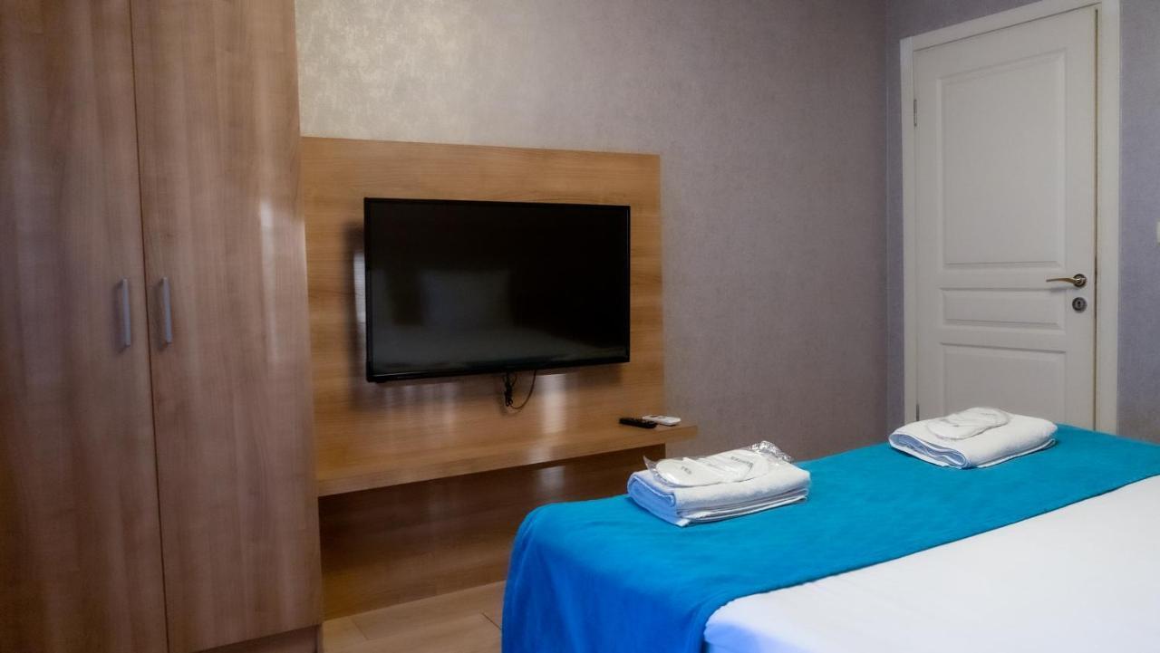 Bursa Suites Apart Otel Exterior foto A television in a hotel room
