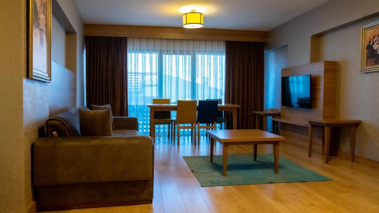 Bursa Suites Apart Otel Exterior foto A living room in a hotel